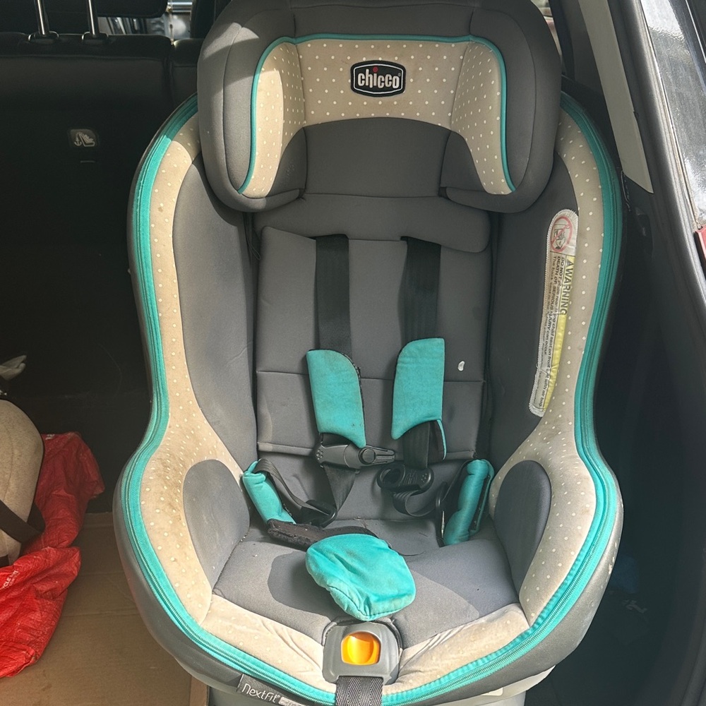 Chicco Gray and Teal Car Seat